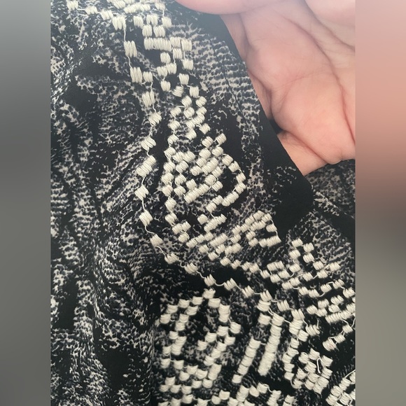 H&M Black and Gray Patterned Tunic - Picture 6 of 7